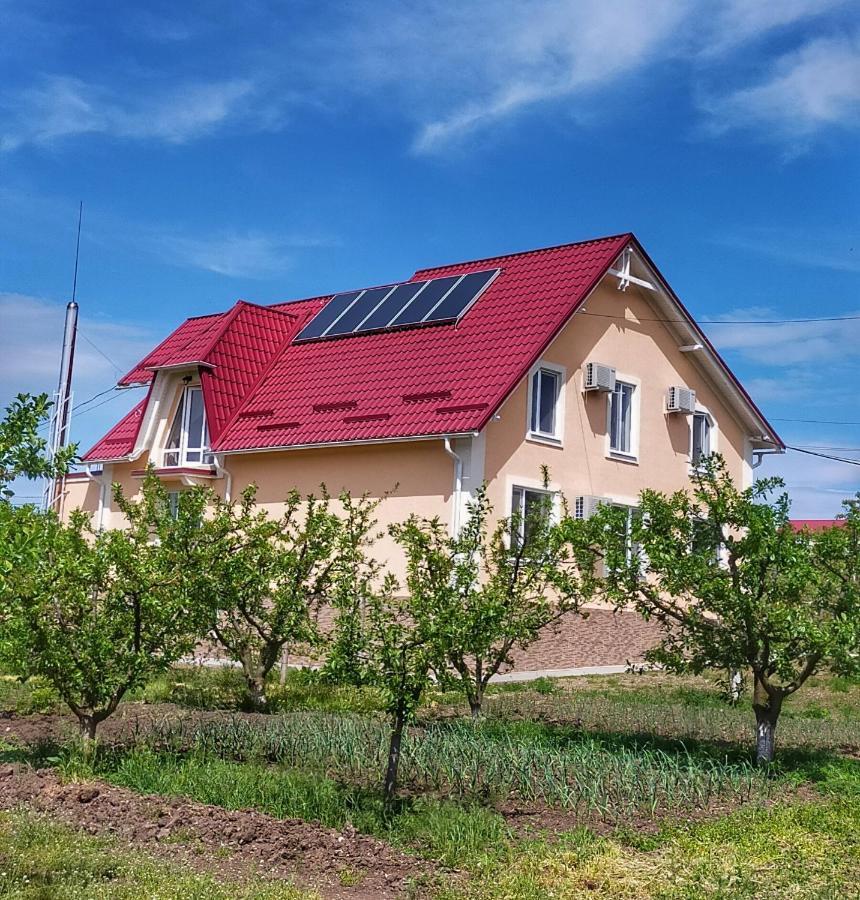 Villa Conacul Mierii à Straseni Extérieur photo